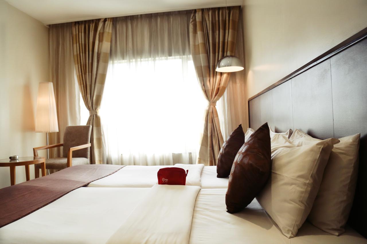 The Sirona Hotel Pune Extérieur photo