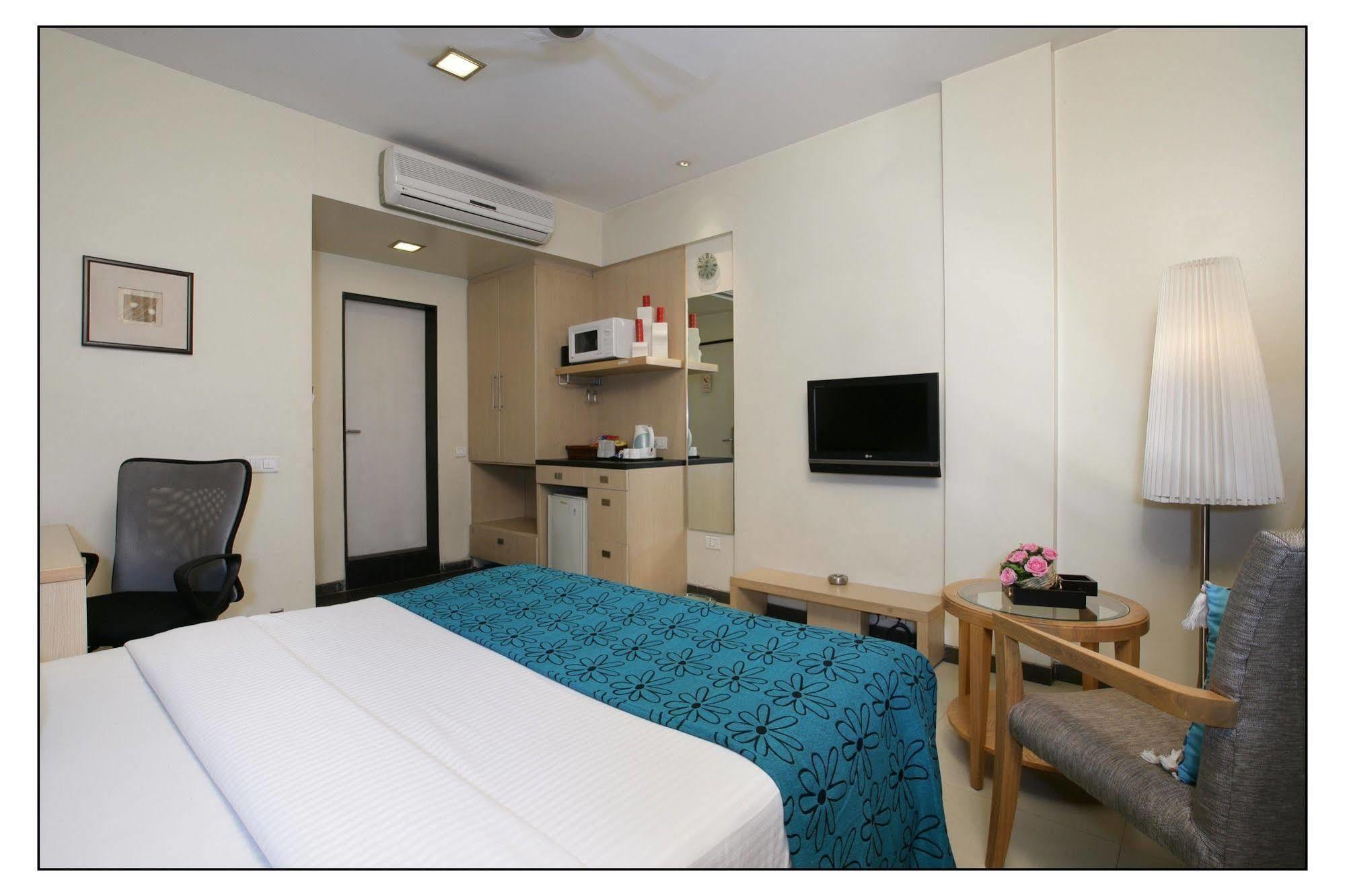 The Sirona Hotel Pune Extérieur photo
