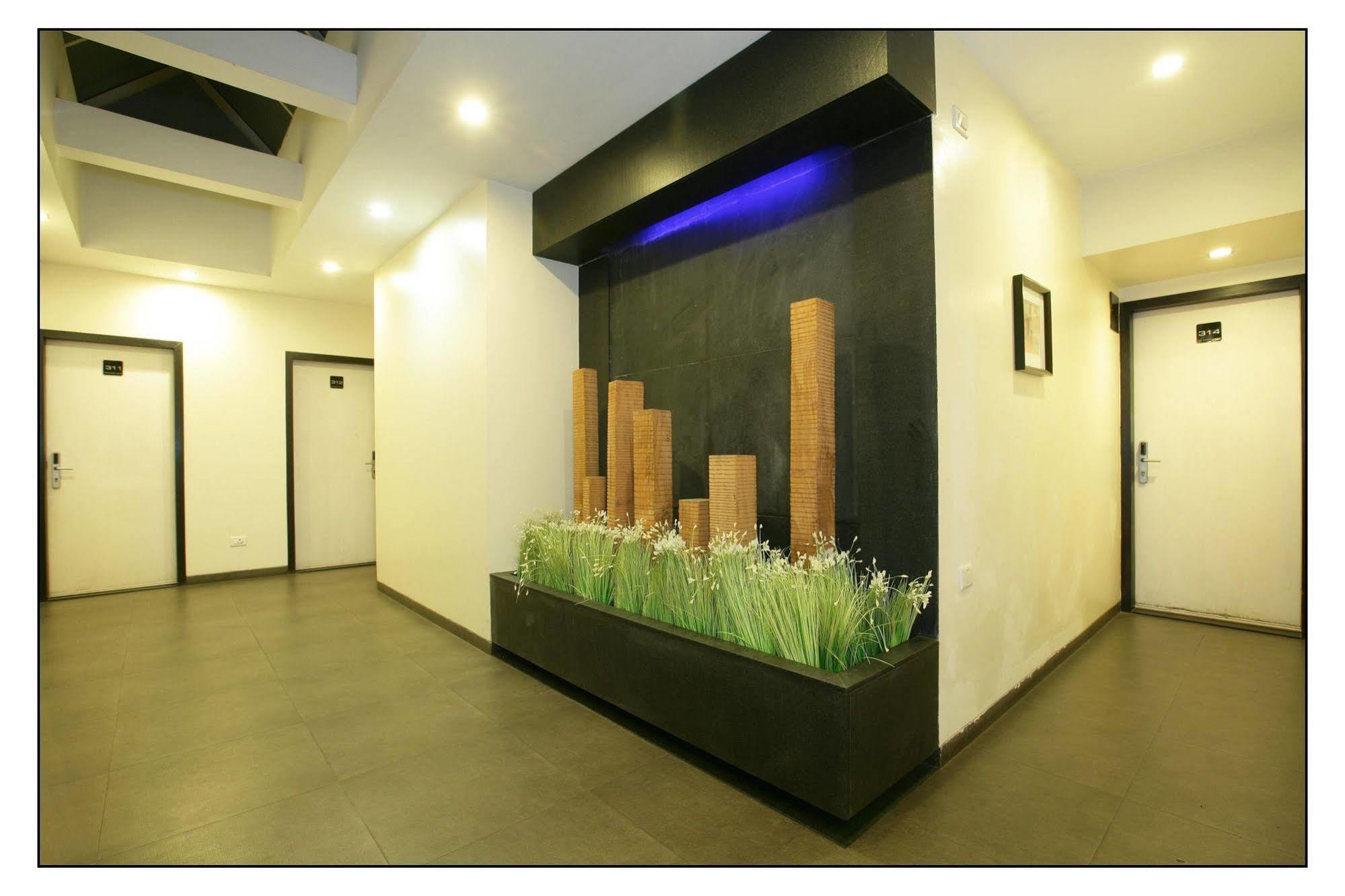 The Sirona Hotel Pune Extérieur photo