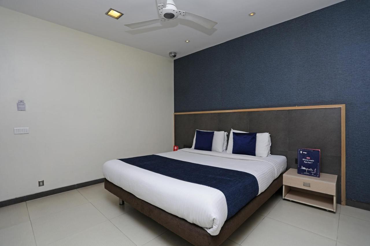 The Sirona Hotel Pune Extérieur photo