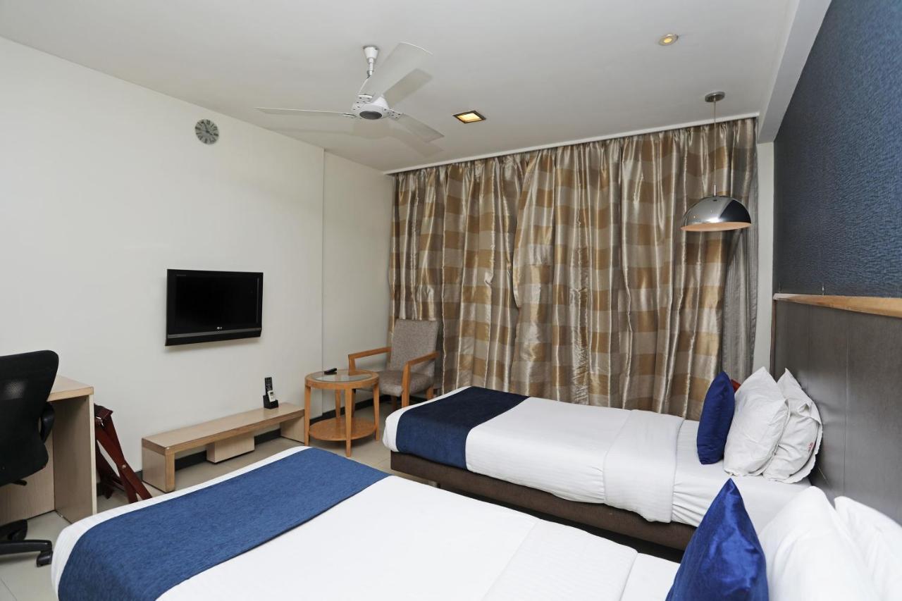 The Sirona Hotel Pune Extérieur photo