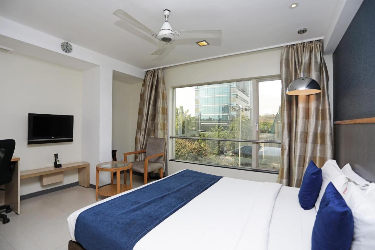 The Sirona Hotel Pune Extérieur photo
