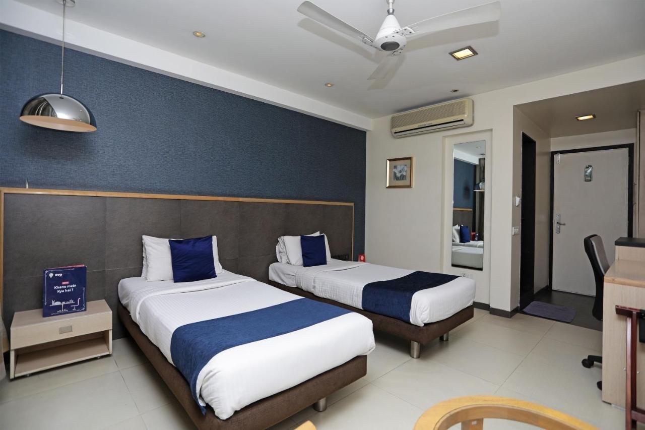 The Sirona Hotel Pune Extérieur photo